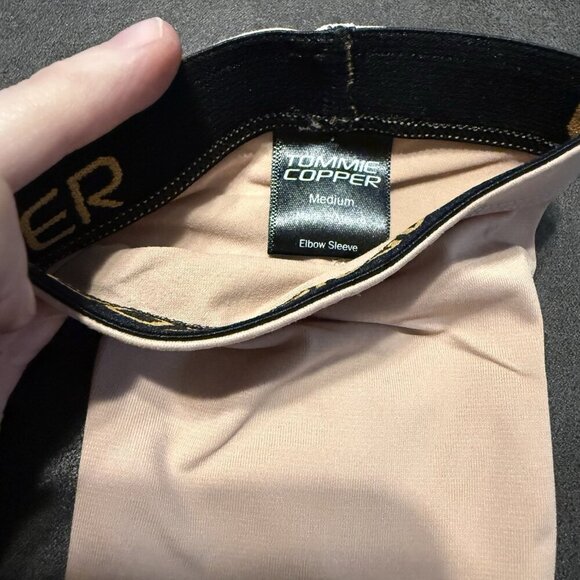 Tommie Copper Vitality Elbow Sleeves 2-Pack Tan Medium Compression Support NWT - Picture 2 of 4